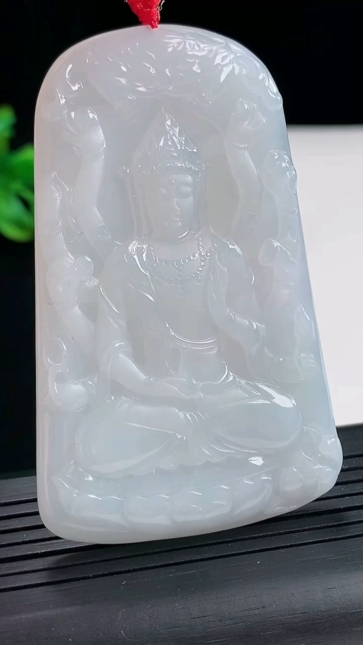 天然A货翡翠紫罗兰千手观音菩萨吊坠，尺寸68.6-42.8-5.5重量:37.15g
4月25日