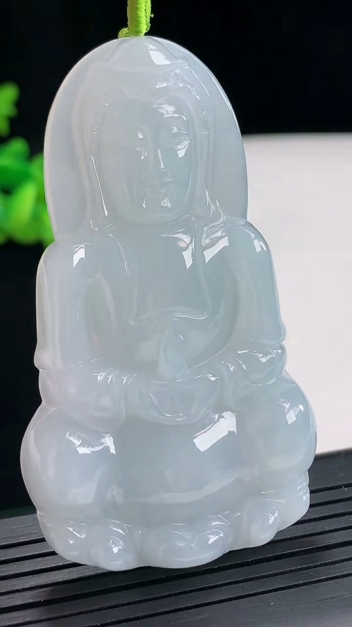 天然A货翡翠紫罗兰正装观音吊坠，尺寸68.5-40-7.2重量:33.93g
4月25日