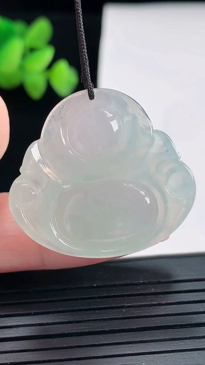 天然A货翡翠佛公吊坠，尺寸29-32-5.5重量:8.12g
4月25日