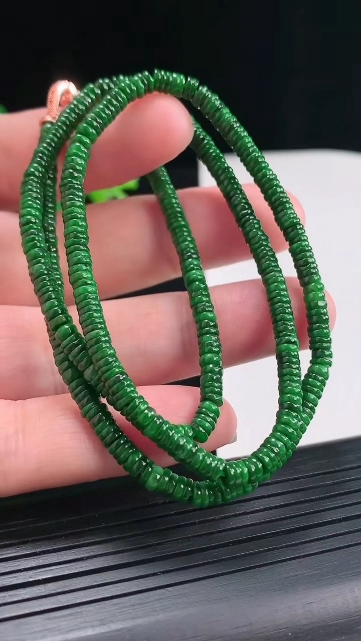 天然A货翡翠算盘珠项链，尺寸3.6-1重量:17.55g
4月25日