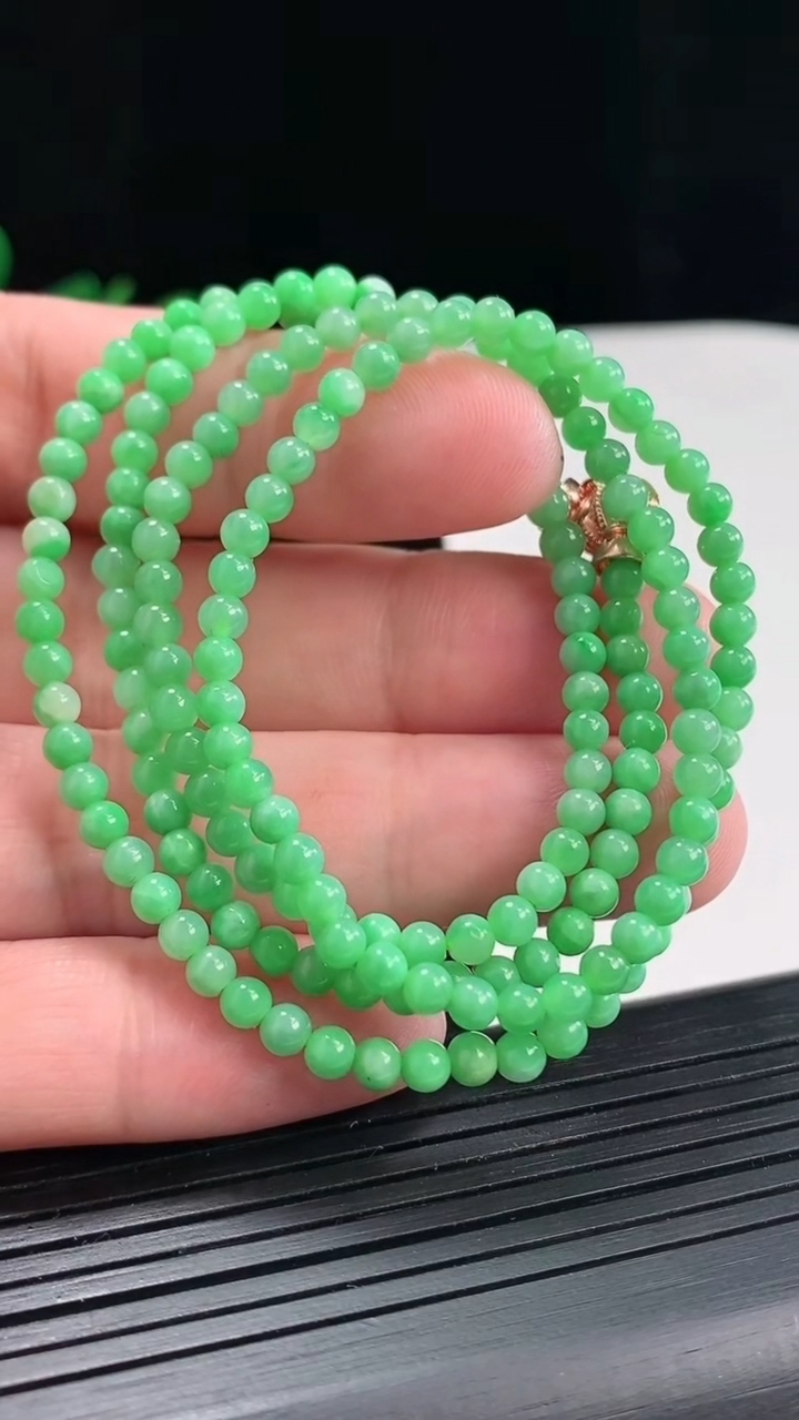 天然A货翡翠圆珠项链，尺寸3.5-180颗重量:13.89g4月25日
工厂直销收藏佳品,种好水足，
