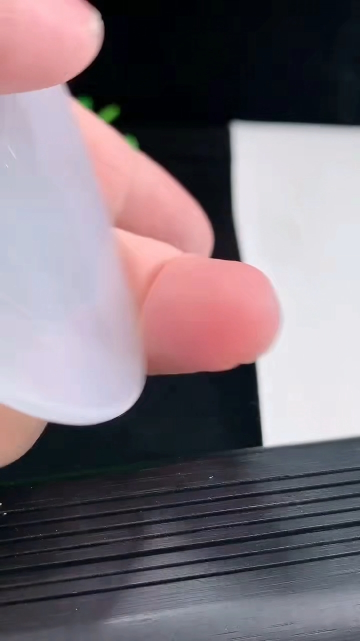 天然A货翡翠大日如来佛吊坠，尺寸69.5-47-5.5重量:38.92g
4月25日