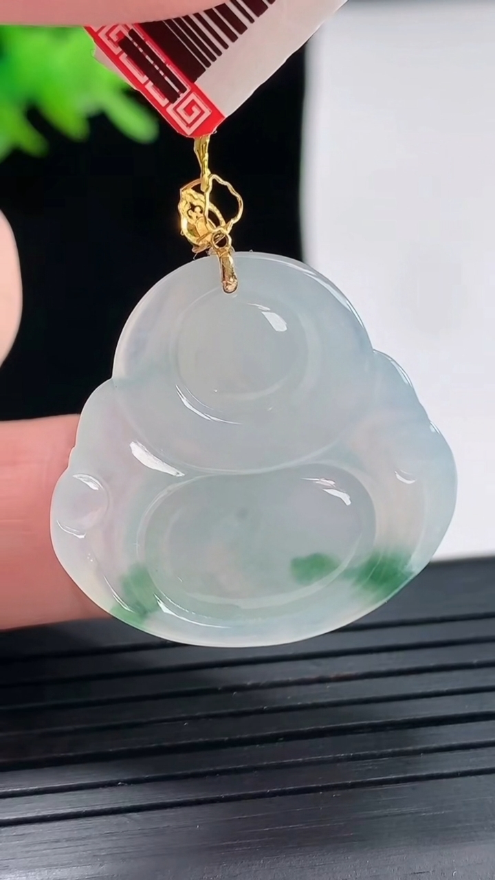 天然A货翡翠种飘花佛公吊坠，尺寸25.5-27-5.8重量:6.45g
4月25日