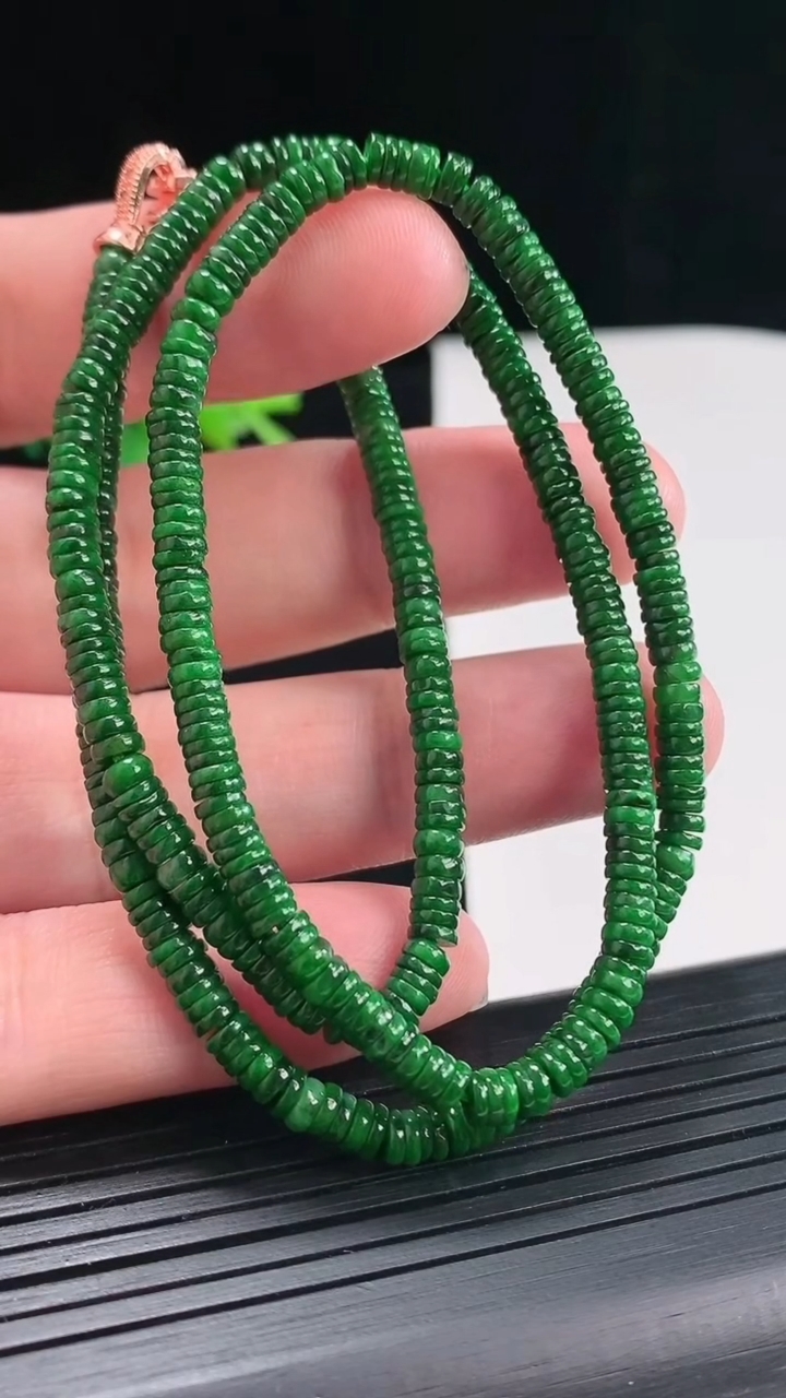 天然A货翡翠算盘珠项链，尺寸3.6-1重量:17.55g
4月25日