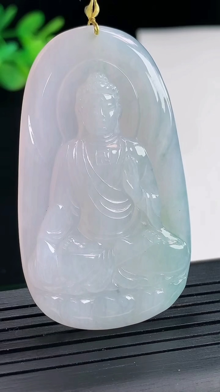 天然A货翡翠大日如来佛吊坠，尺寸57.2-33-4.5重量:19.41g
4月25日