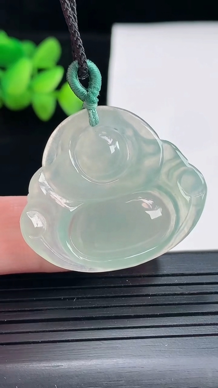 天然A货翡翠佛公吊坠，尺寸29-35.5-5.2重量:8.48g
4月25日