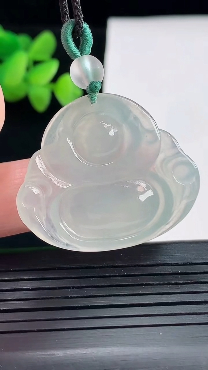 天然A货翡翠佛公吊坠，尺寸29-35.5-5重量:8.23g
4月25日