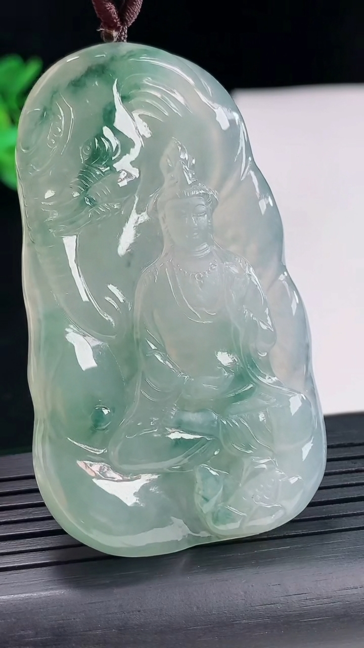 天然A货翡翠种飘花普贤菩萨吊坠，尺寸64-38-5重量:32.47g
4月25日