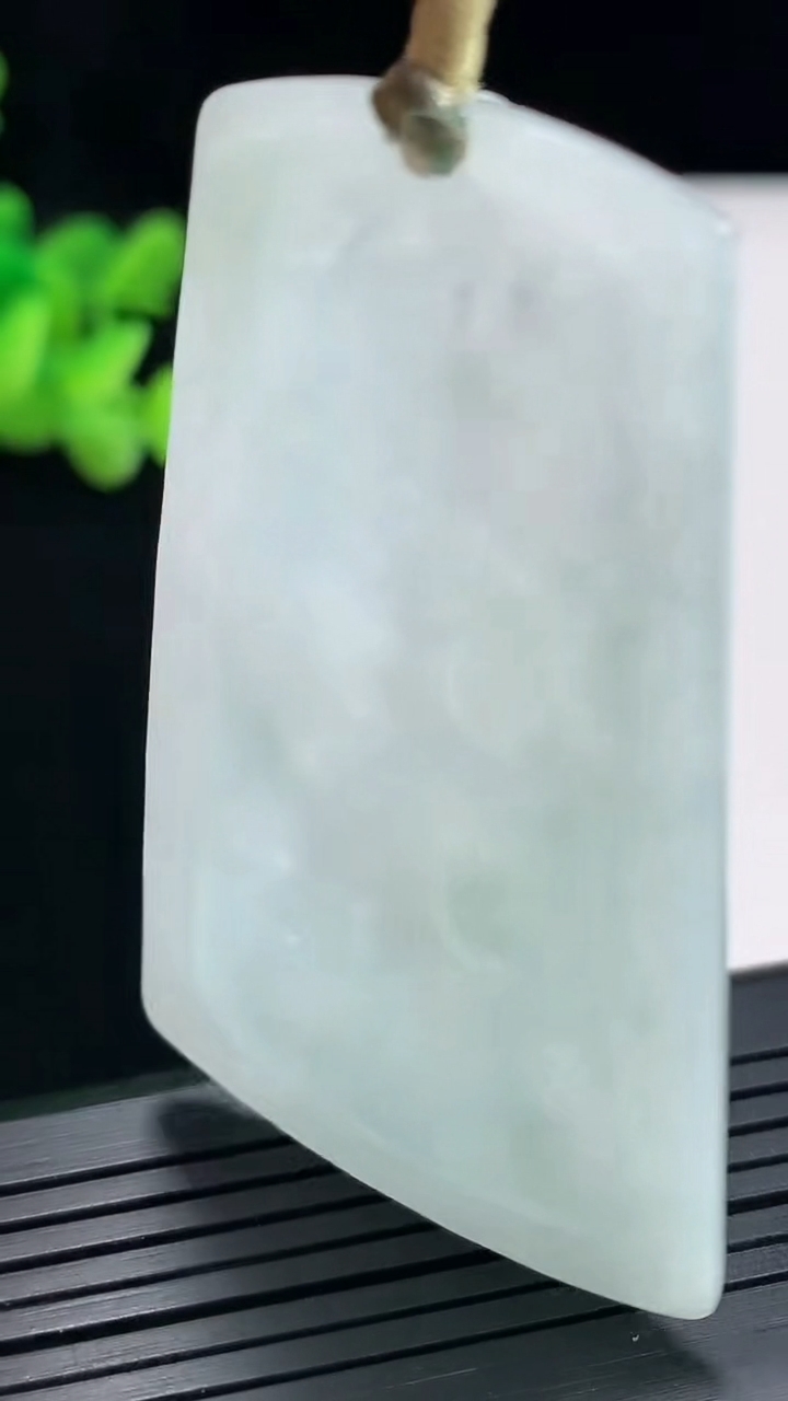 天然A货翡翠大势至菩萨吊坠，尺寸60-37-5重量:22.00g
4月25日