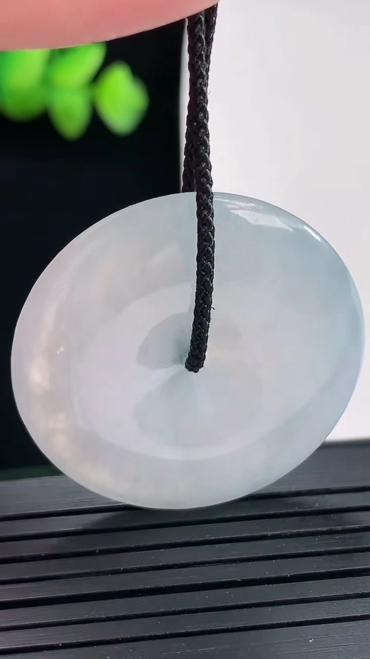 天然A货翡翠冰种紫罗兰平安扣吊坠，尺寸34-6重量:14.09g
4月25日