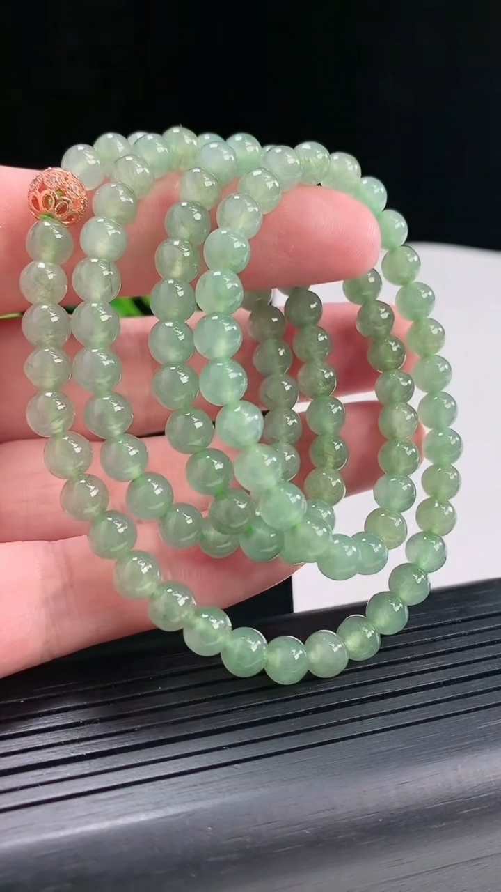 天然A货翡翠圆珠项链，尺寸6-108颗重量:44.23g4月25日
工厂直销收藏佳品,种好水足，色泽均匀，有种有色，上手高大气！