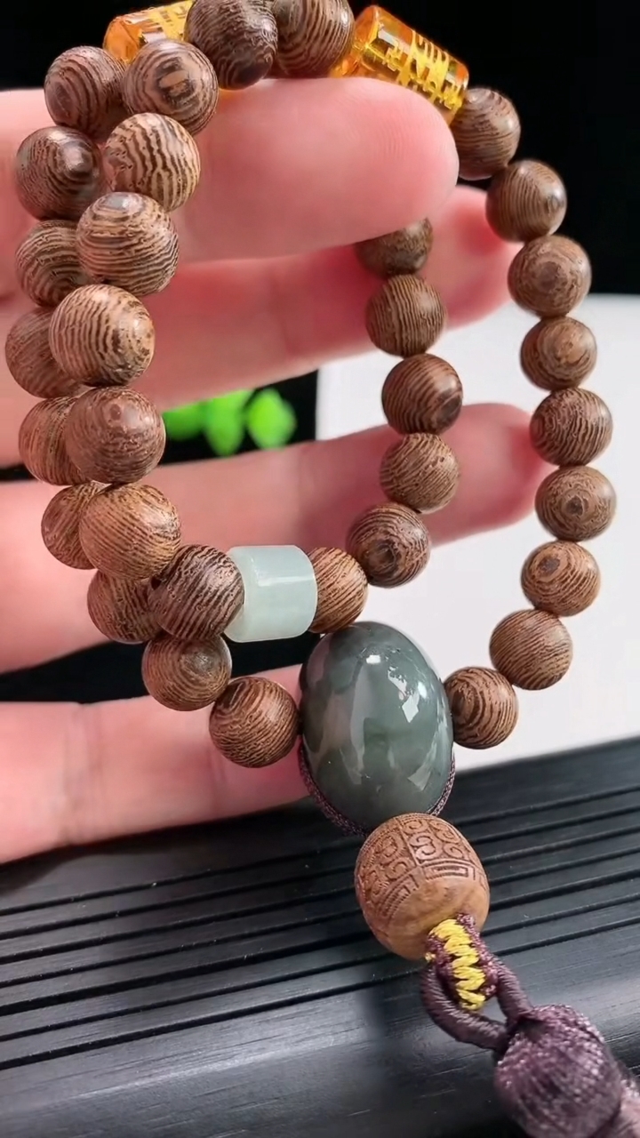 天然A货翡翠飘花圆珠檀香项链，尺寸14-21颗重:29.22g2554月25日
工厂直销收藏佳品,种好水足，色泽均匀，有种有色，上手高大气！