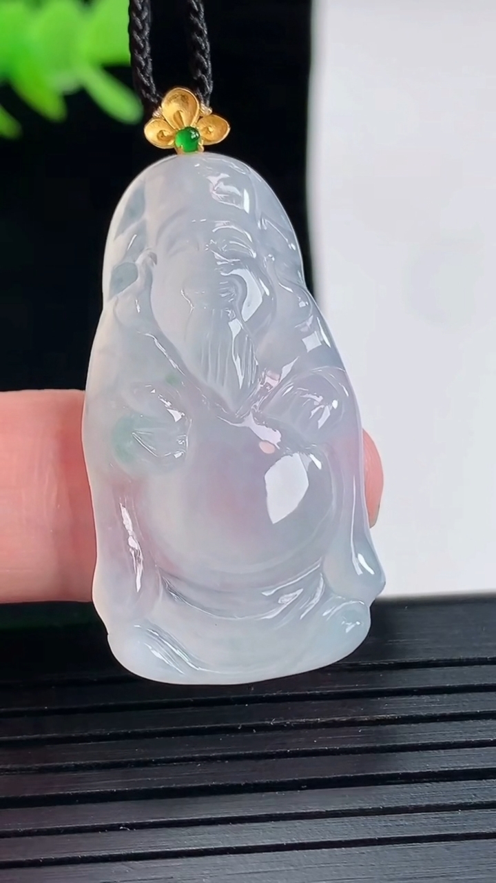 天然A货翡翠种飘花财神爷吊坠，尺寸35.5-20-5.2重量:7.11g
4月25日