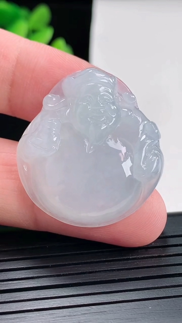 天然A货翡翠财神爷吊坠，尺寸32.5-30-6重量:10.85g
4月25日