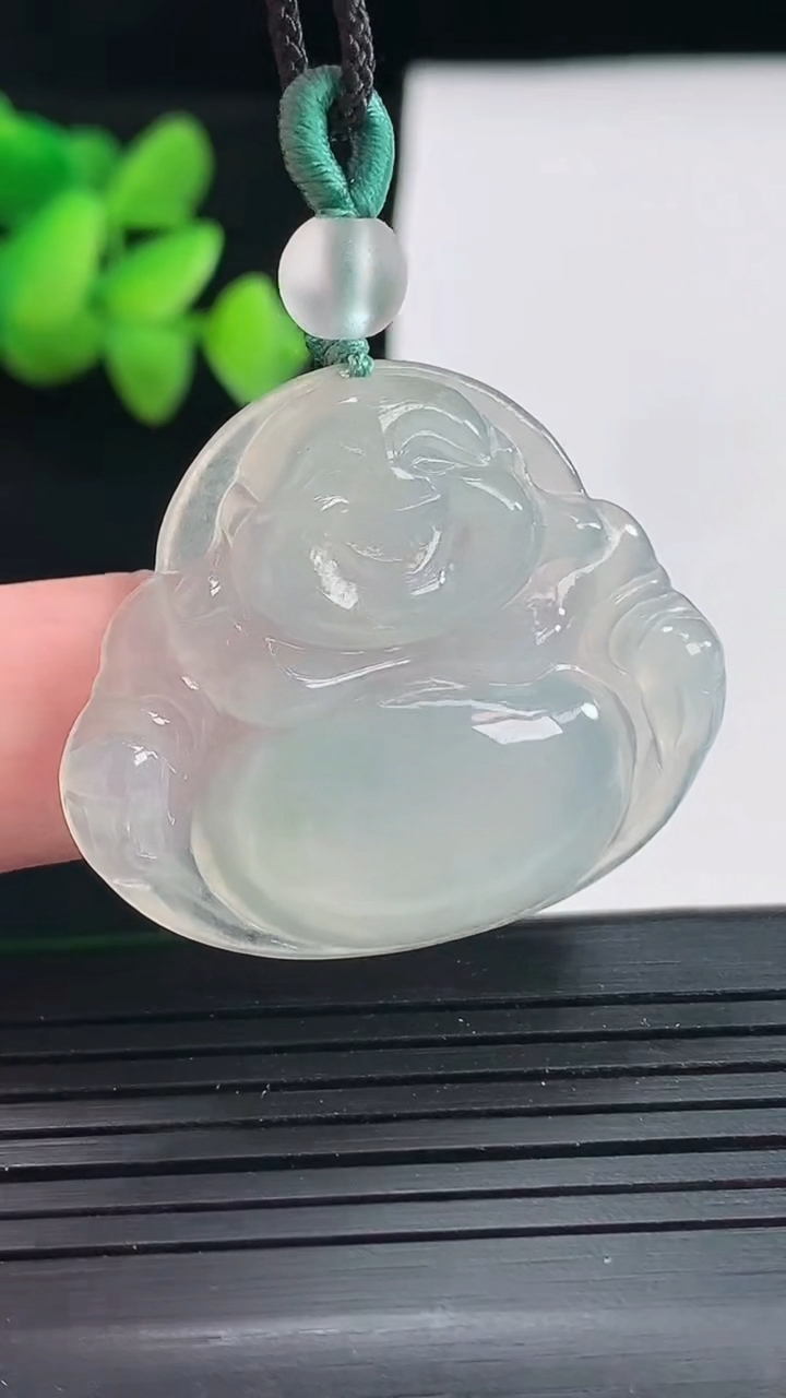 天然A货翡翠佛公吊坠，尺寸29-35.5-5重量:8.23g
4月25日