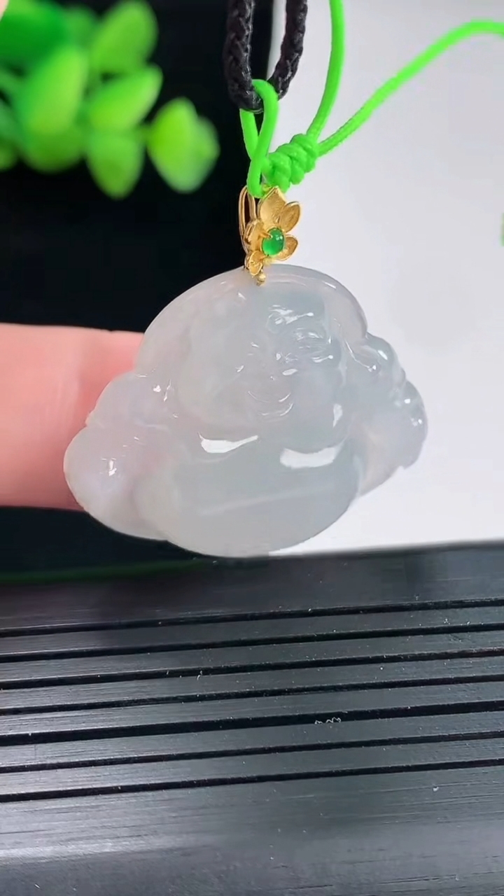 天然A货翡翠佛公吊坠，尺寸25.6-30-7重量:g
4月25日