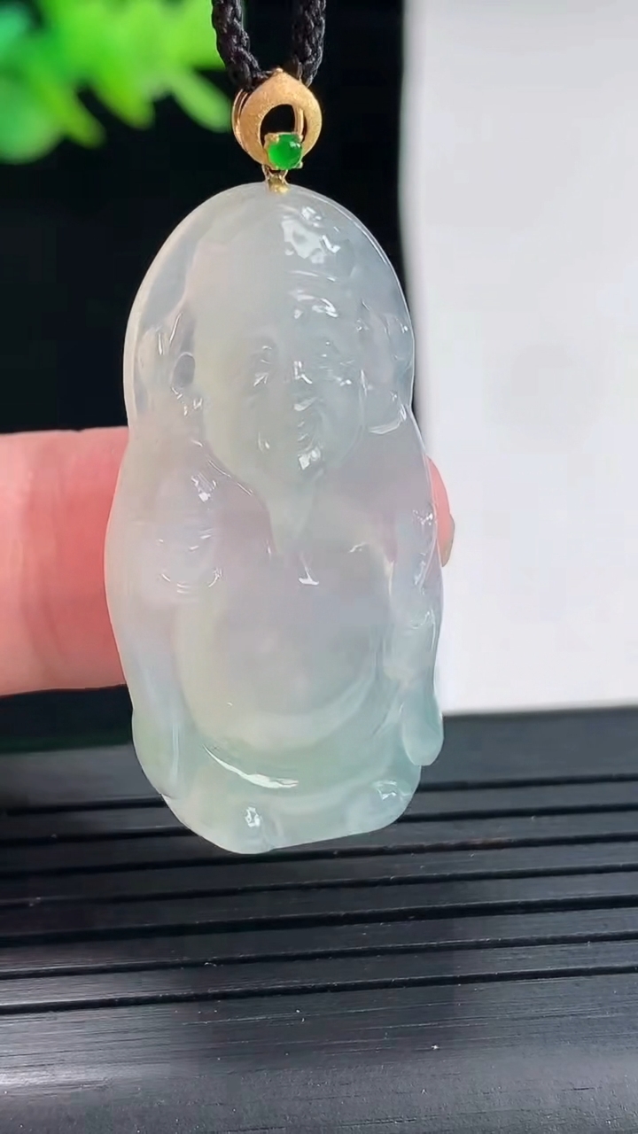 天然A货翡翠财神爷吊坠，尺寸37-18.5-5.8重量:7.39g
4月25日