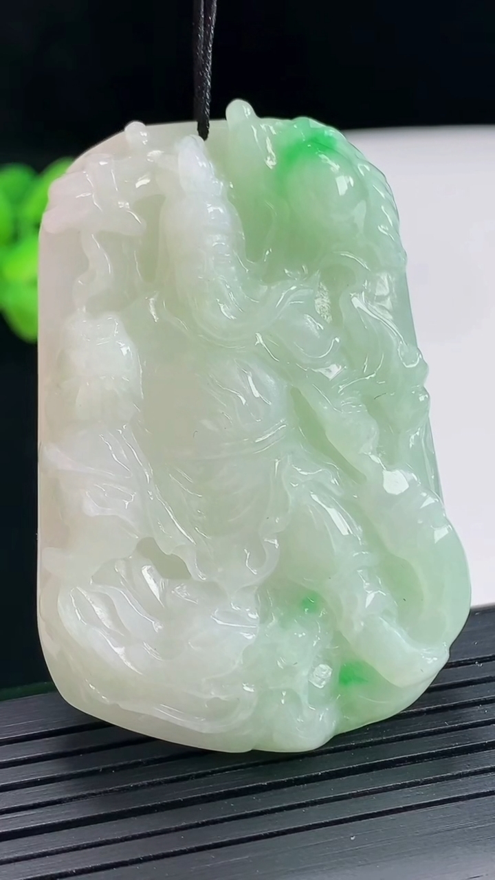 天然A货翡翠御龙关公吊坠，尺寸56-37-9.2重量:39.18g
4月25日