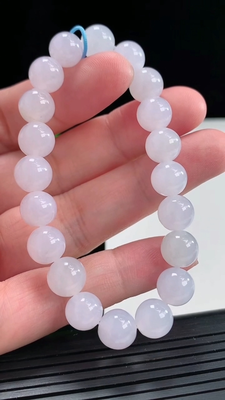 天然A货翡翠紫罗兰圆珠手串，尺寸9.2-20颗重量:28.25g4月25日
工厂直销收藏佳品,种好水足，色泽均匀，有种有色，上手高大气！