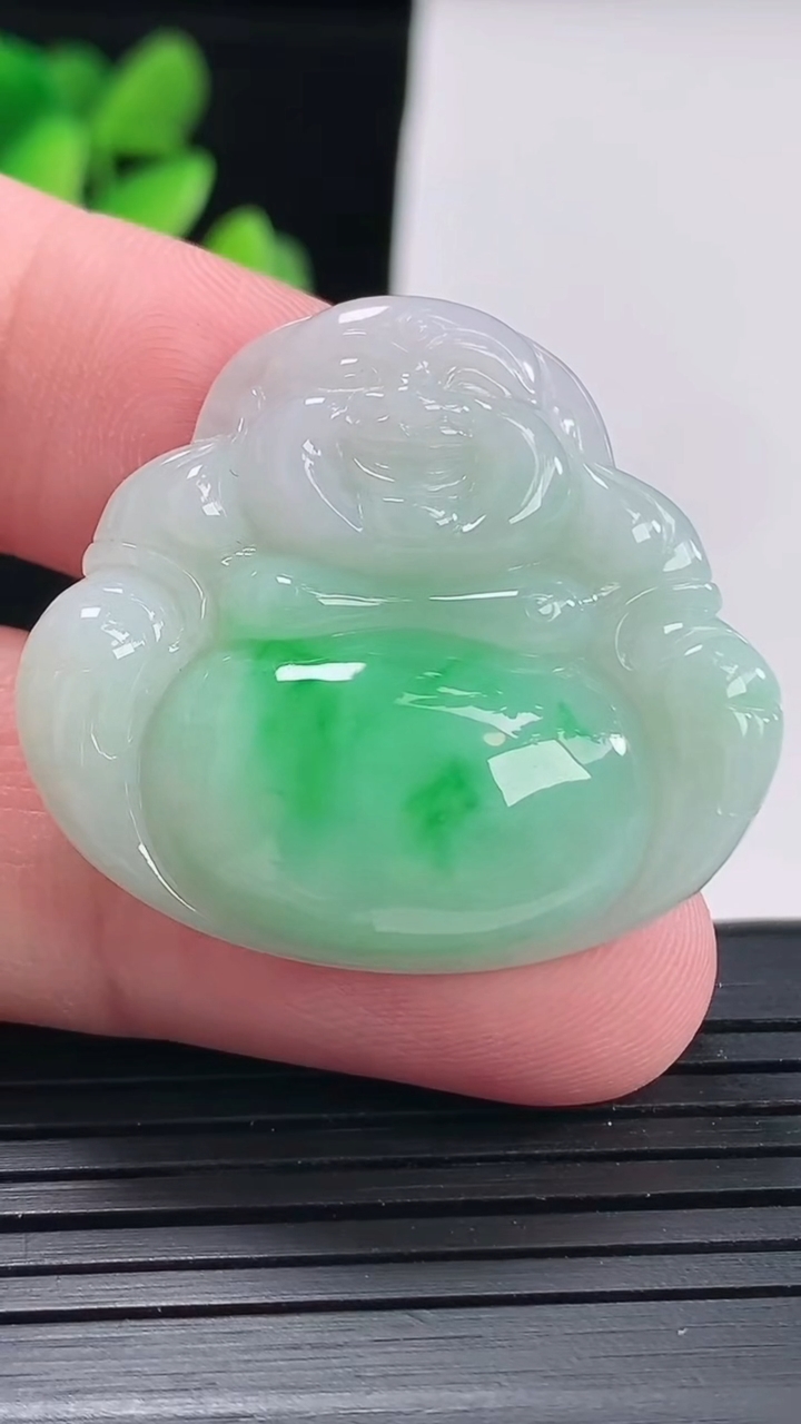 天然A货翡翠佛公吊坠，尺寸31.5-34.5-6.6重量:10.89g
4月25日