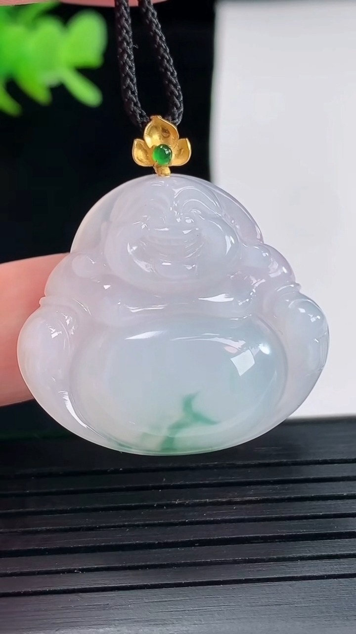 天然A货翡翠种飘花佛公吊坠，尺寸29-32-5.5重量:8.23g
4月25日