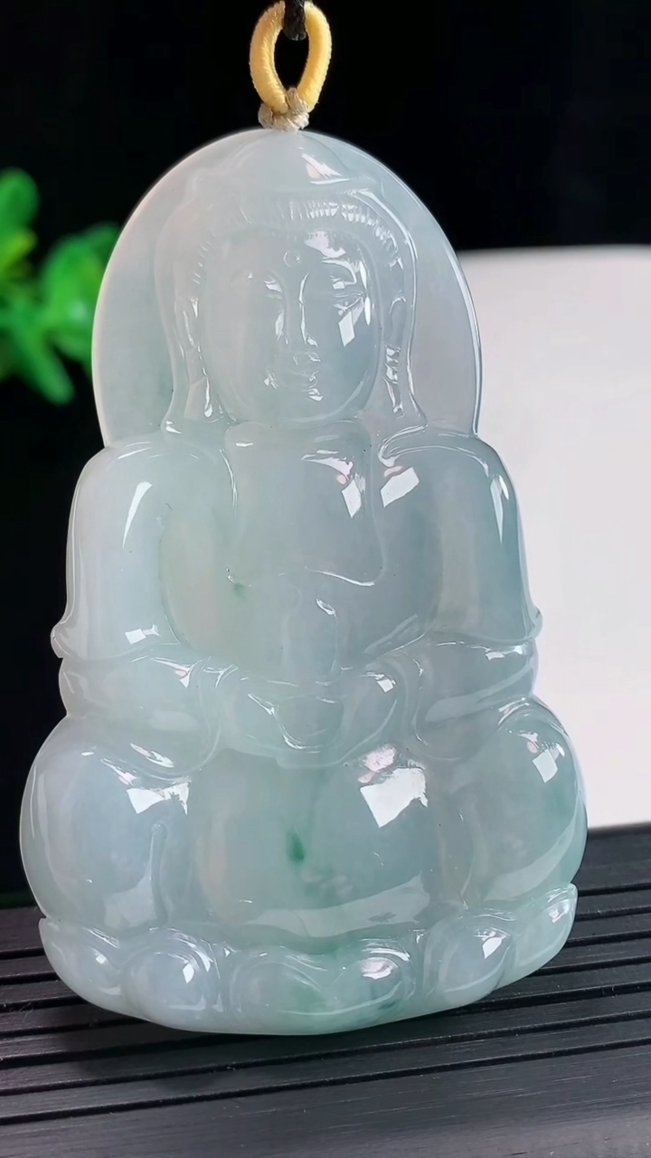 天然A货翡翠飘花正装观音吊坠，尺寸71-44.5-5.8重量:34.39g
4月25日