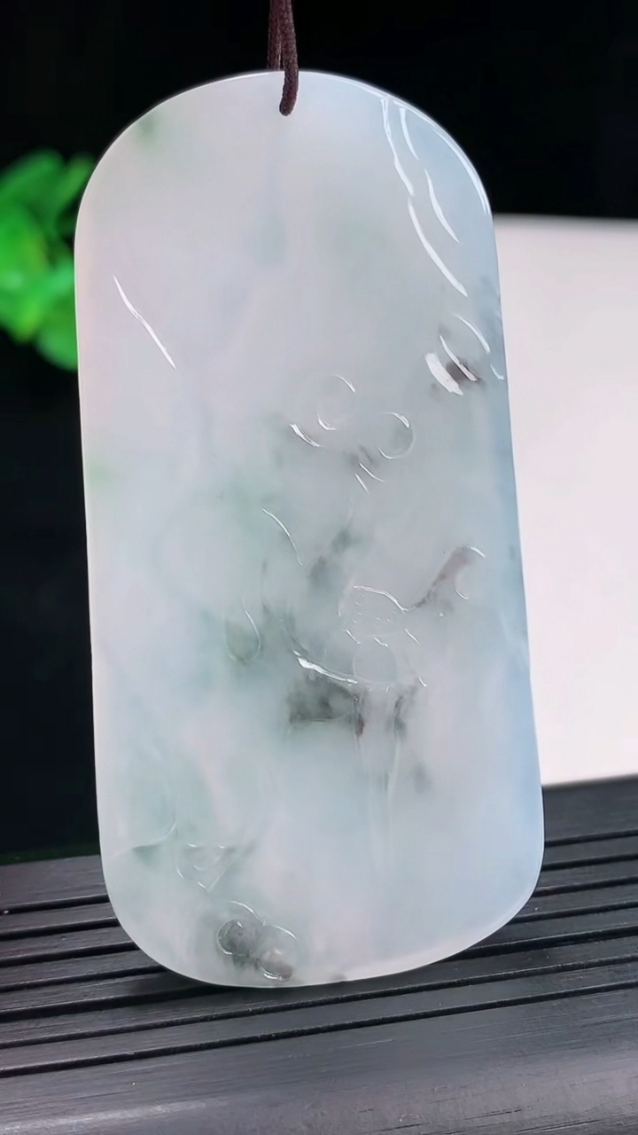 天然A货翡翠飘花文殊菩萨吊坠，尺寸67-33-5重量:27.95g
4月25日