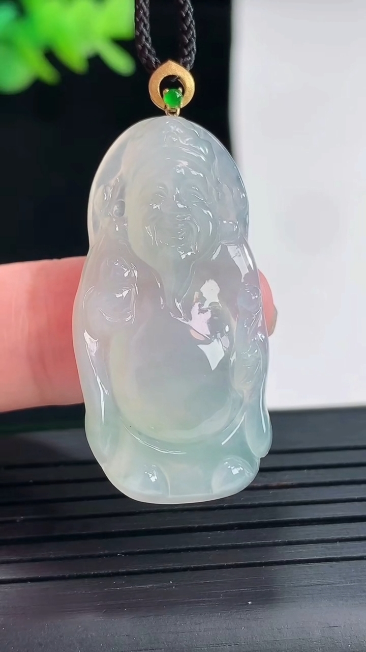 天然A货翡翠财神爷吊坠，尺寸37-18.5-5.8重量:7.39g
4月25日