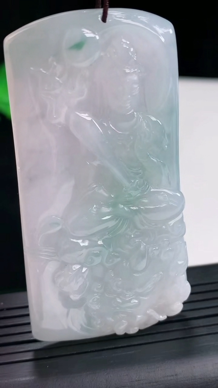 天然A货翡翠飘花文殊菩萨吊坠，尺寸67.6-36-6.8重量:32.63g
4月25日