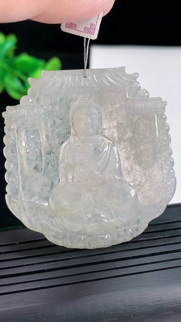 天然A货翡翠大日如来佛吊坠，尺寸50.7-48.7-4.5重:20.96
4月25日