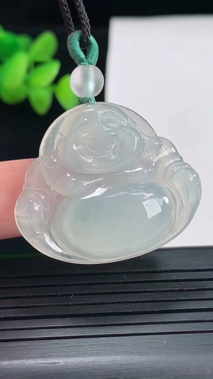 天然A货翡翠佛公吊坠，尺寸29-35.5-5重量:8.23g
4月25日