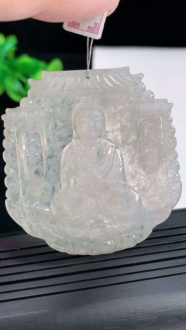 天然A货翡翠大日如来佛吊坠，尺寸50.7-48.7-4.5重:20.96
4月25日