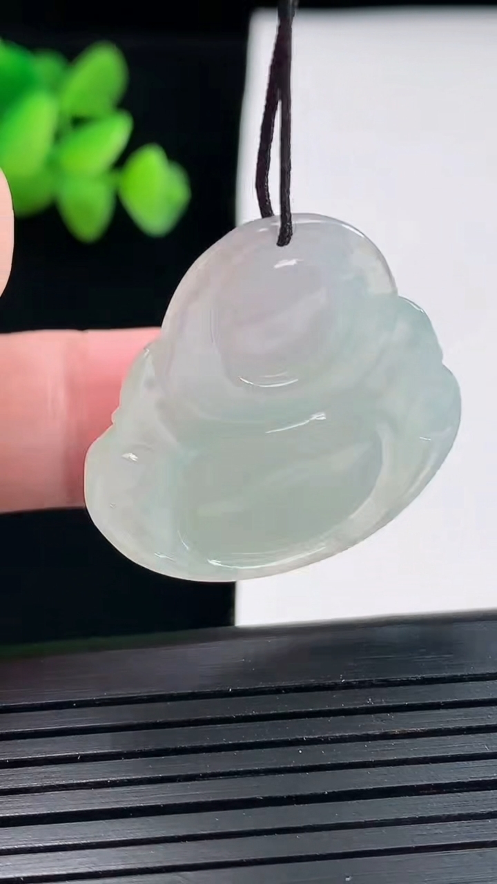 天然A货翡翠佛公吊坠，尺寸29-32-5.5重量:8.12g
4月25日