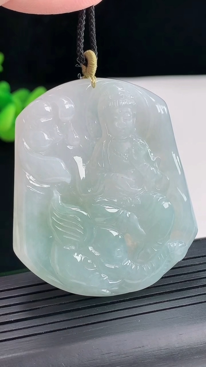 天然A货翡翠普贤菩萨吊坠，尺寸53.6-46.6-5.2重量:28.00g
4月25日