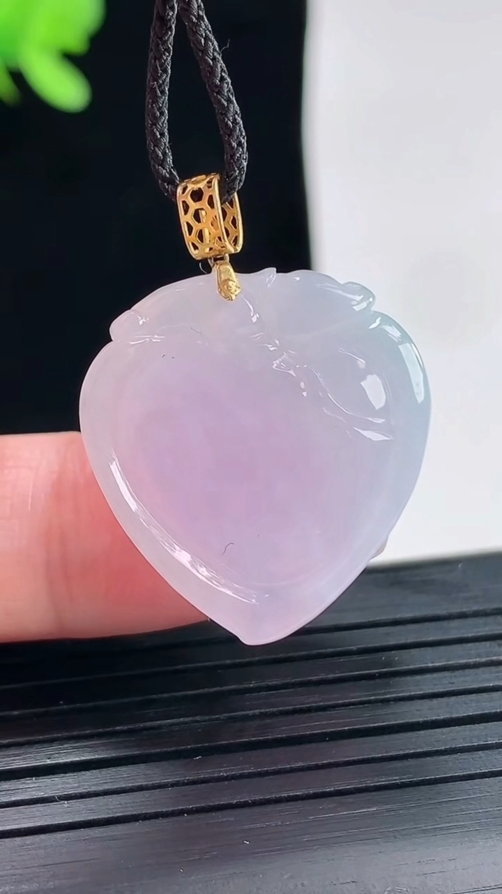 天然A货翡翠18k金紫罗兰福瓜吊坠，尺寸24-23-6.5重量:7.06g
4月25日