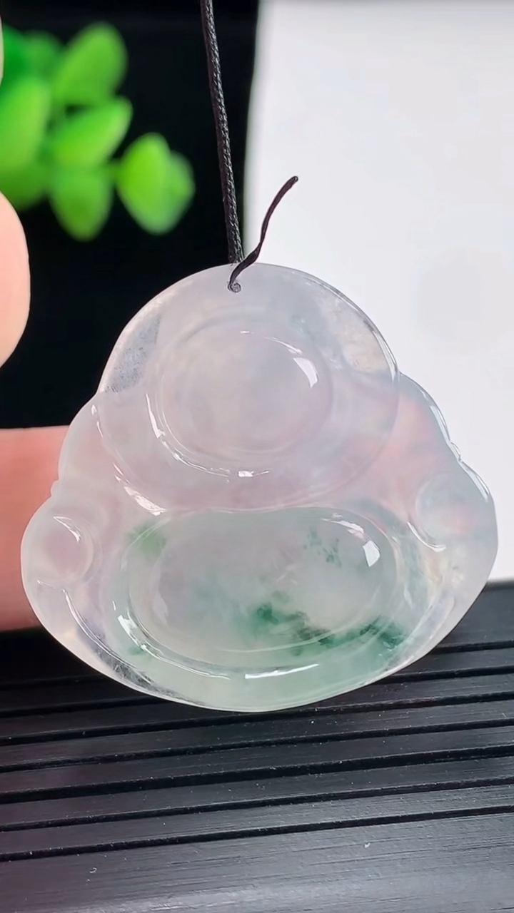 天然A货翡翠飘花佛公吊坠，尺寸31-32.6-6重量:8.82g
4月25日