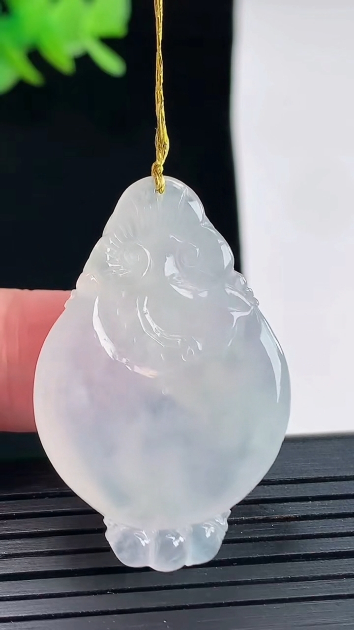 天然A货翡翠龙牌吊坠，尺寸38.5-25-7重量:11.08g
4月25日