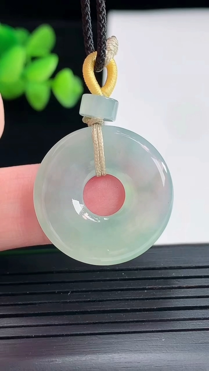 天然A货翡翠平安环吊坠，尺寸24-3.3重量:4.44g
4月25日