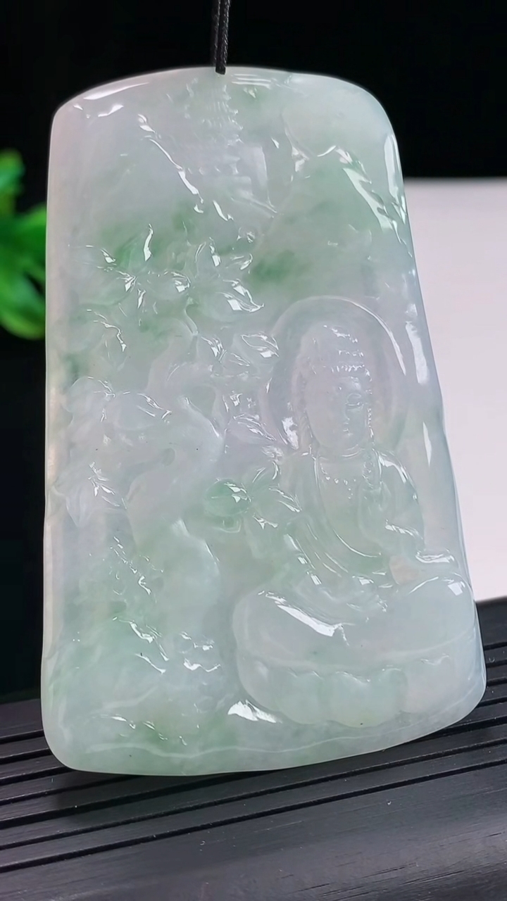 天然A货翡翠山水观音吊坠，尺寸70.5-44.5-4.5重量:34.27g
4月25日