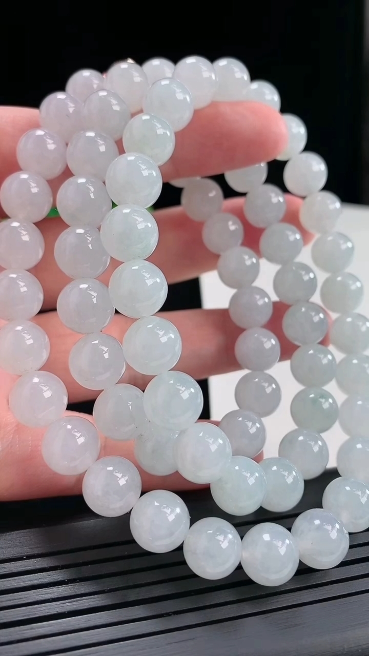 天然A货翡翠圆珠项链，尺寸10-66颗重量:124.14g
4月25日