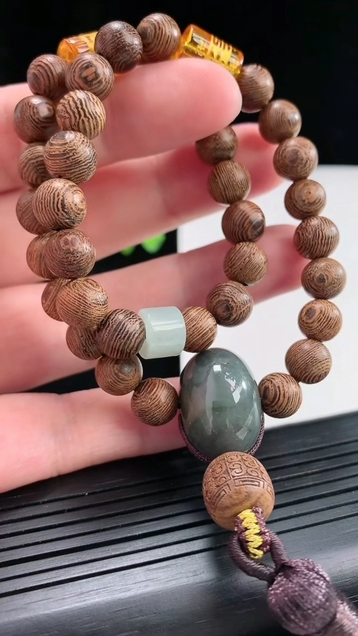 天然A货翡翠飘花圆珠檀香项链，尺寸14-21颗重:29.22g2554月25日
工厂直销收藏佳品,种