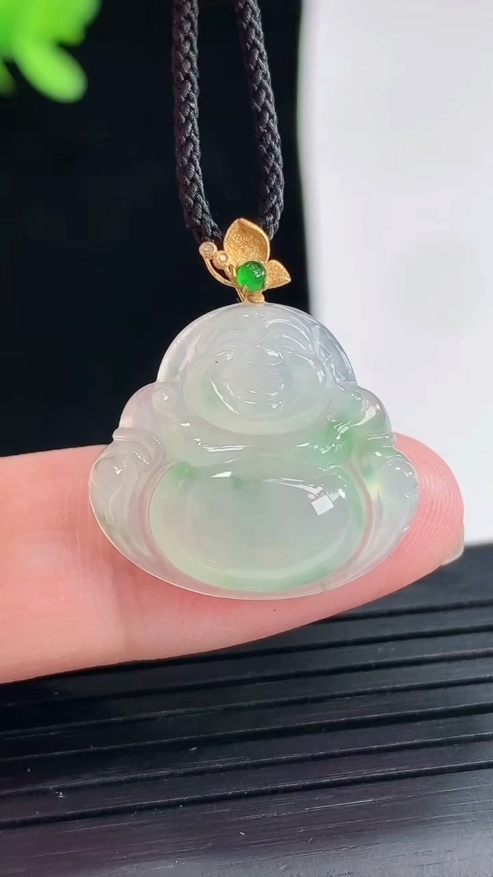 天然A货翡翠佛公吊坠，尺寸18.6-21-4.6重量:2.76g
4月25日