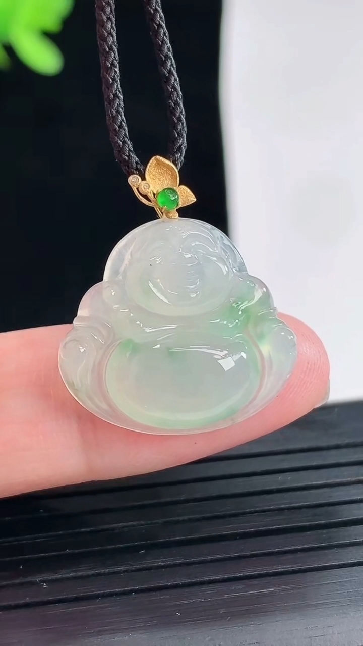 天然A货翡翠佛公吊坠，尺寸18.6-21-4.6重量:2.76g
4月25日