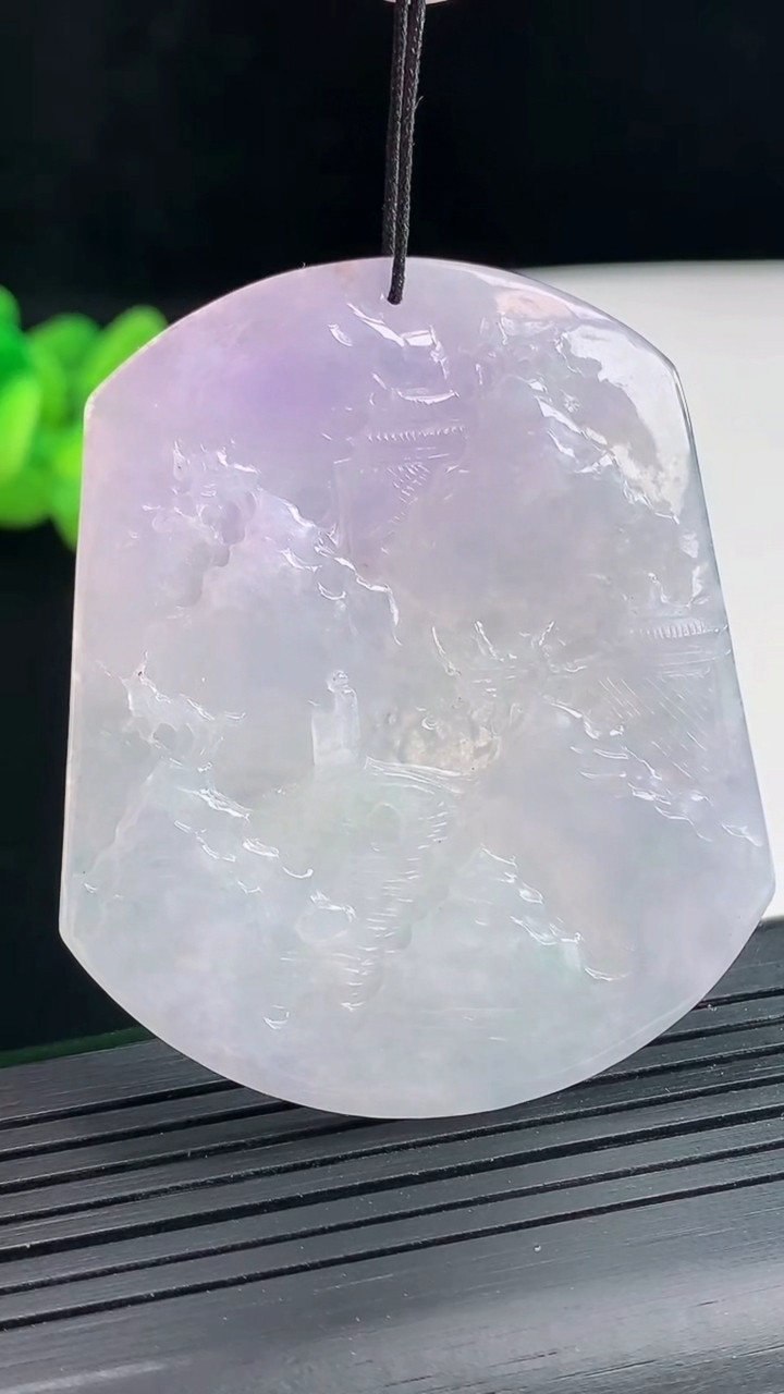 天然A货翡翠牌吊坠，尺寸54-45.6-3.5重量:19.29g
4月25日