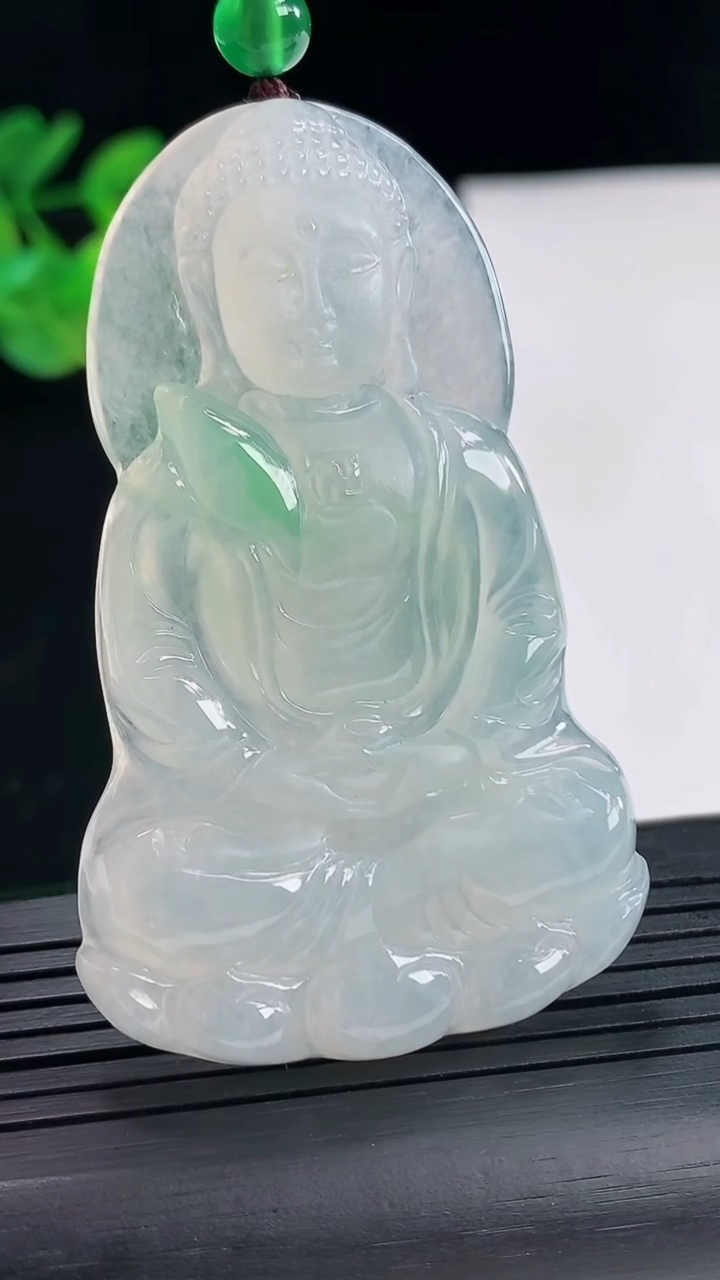 天然A货翡翠大日如来佛吊坠，尺寸61.6-38-6重量:26.93g
4月25日