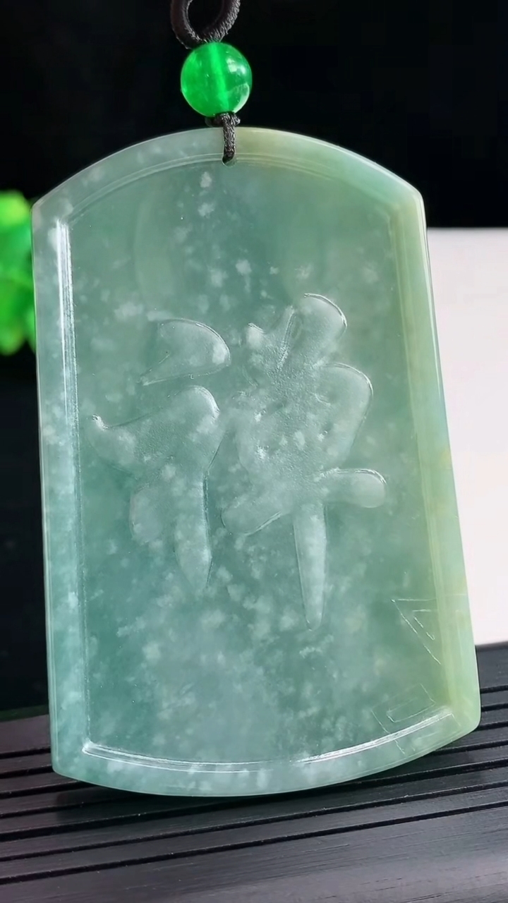 天然A货翡翠文殊菩萨吊坠，尺寸70.5-45-8.5重:48.74
4月25日
