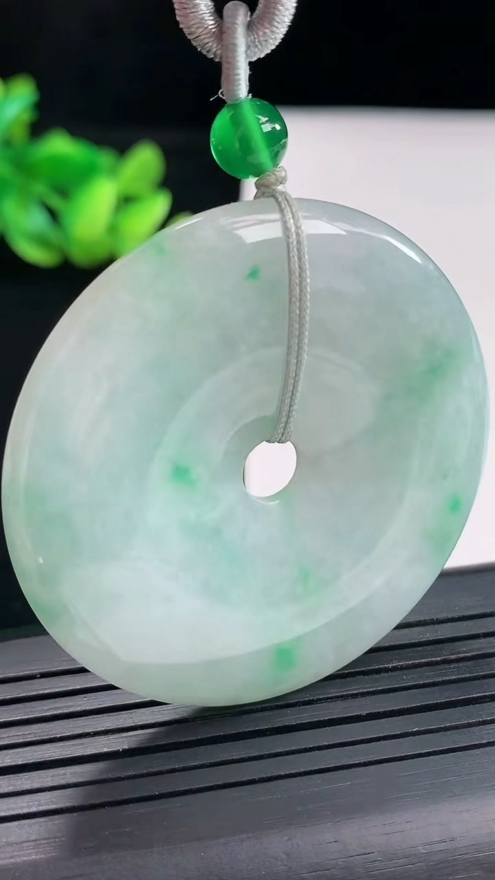 天然A货翡翠平安扣吊坠，尺寸48-6.7重:32.10g298
4月25日