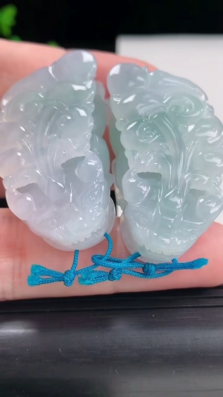 天然A货翡翠紫罗兰貔貅吊坠一对，尺寸44.5-23-12重量:54.48g
4月25日