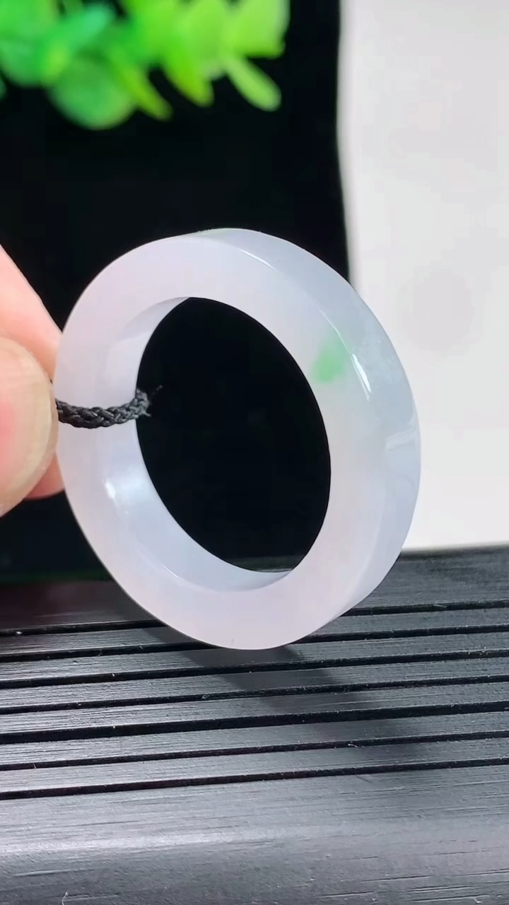 天然A货翡翠玉指环 戒指，尺寸22-5.6-4.2重量:7.30g2026年4月25日
工厂直销收藏