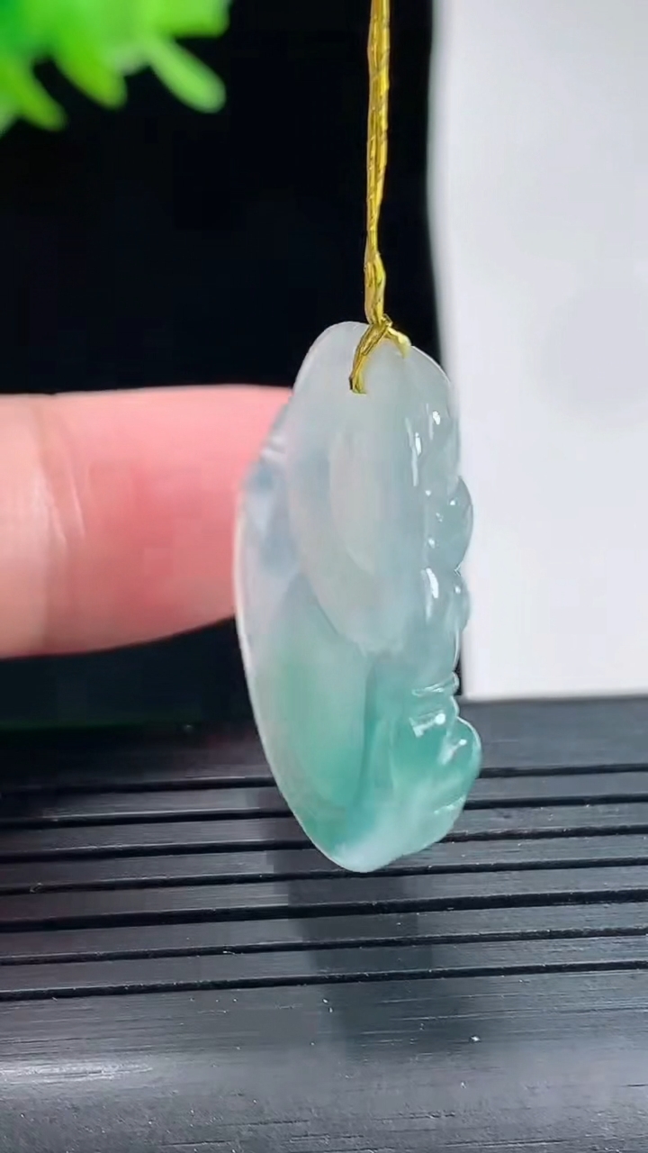 天然A货翡翠冰种飘花佛公吊坠，尺寸27-29-5.6重量:6.96g
4月25日